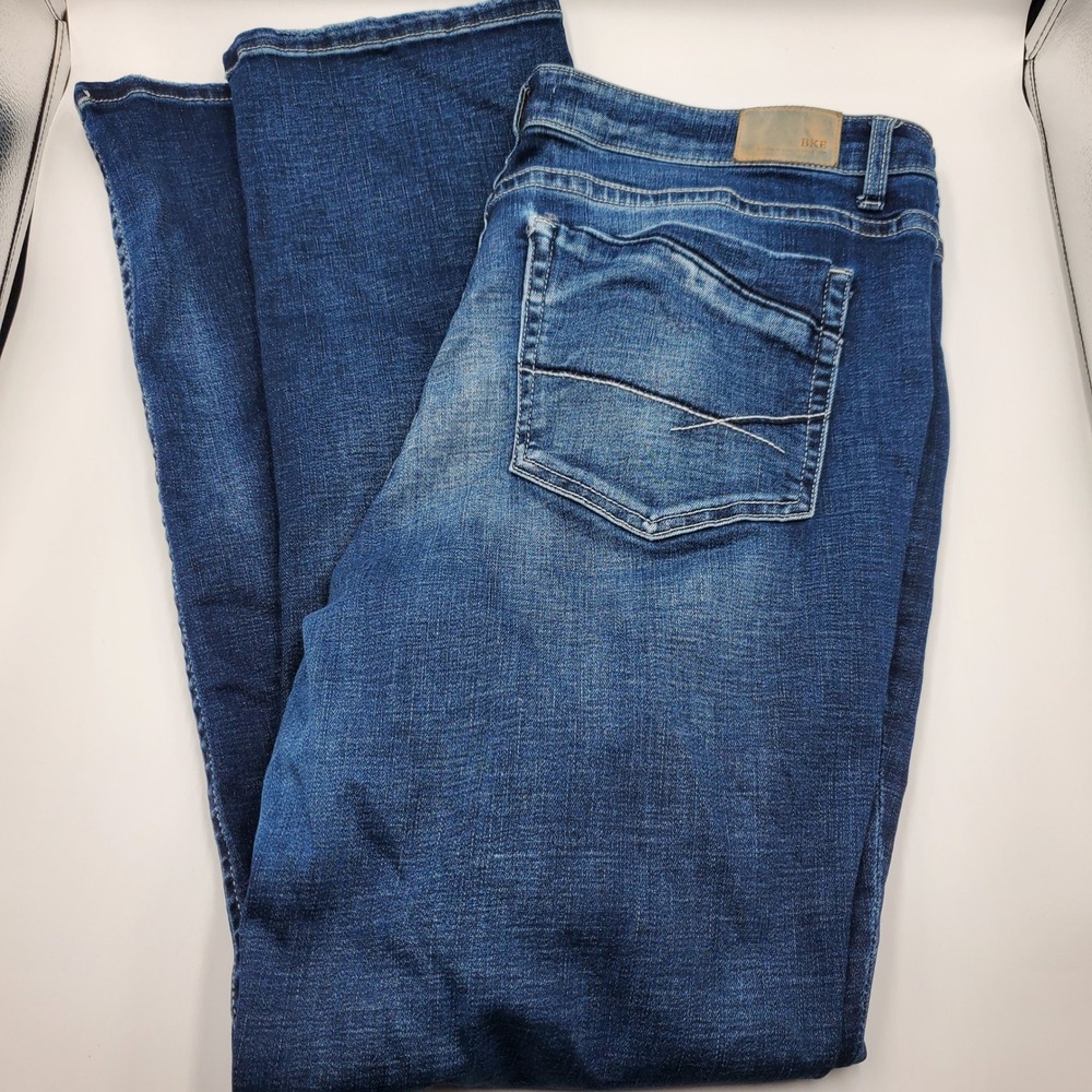 BKE Payton Mens 36x31.5 Universal Fit Mid-Rise Straight LegMediumWash Jeans flaw